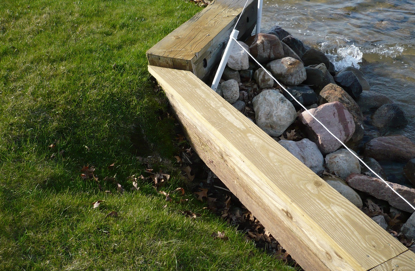 Mi Muskrat burrow collapes on a Rockford, MI shoreline